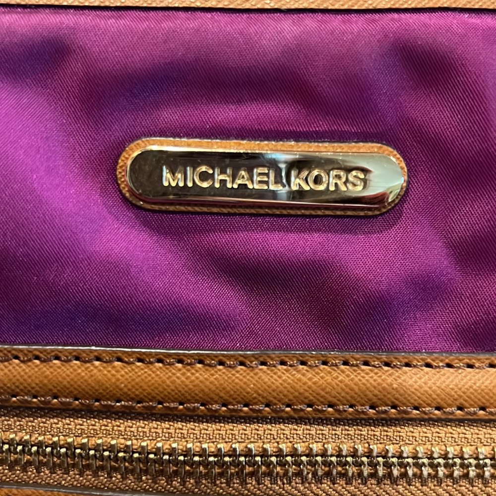 Michael Kors Fuschia Purse w/ shoulder straps - excellent condition - Picture 2 of 12
